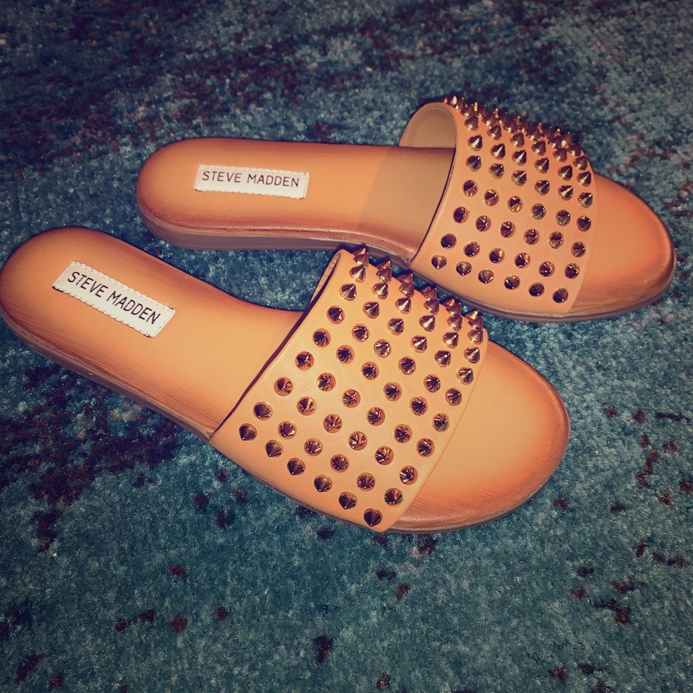 Steve Madden Farryn Gold Stud Sandals 6.5